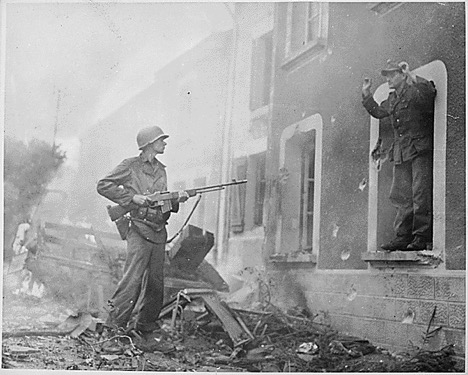 WW2-soldier-capturing-german-soldier